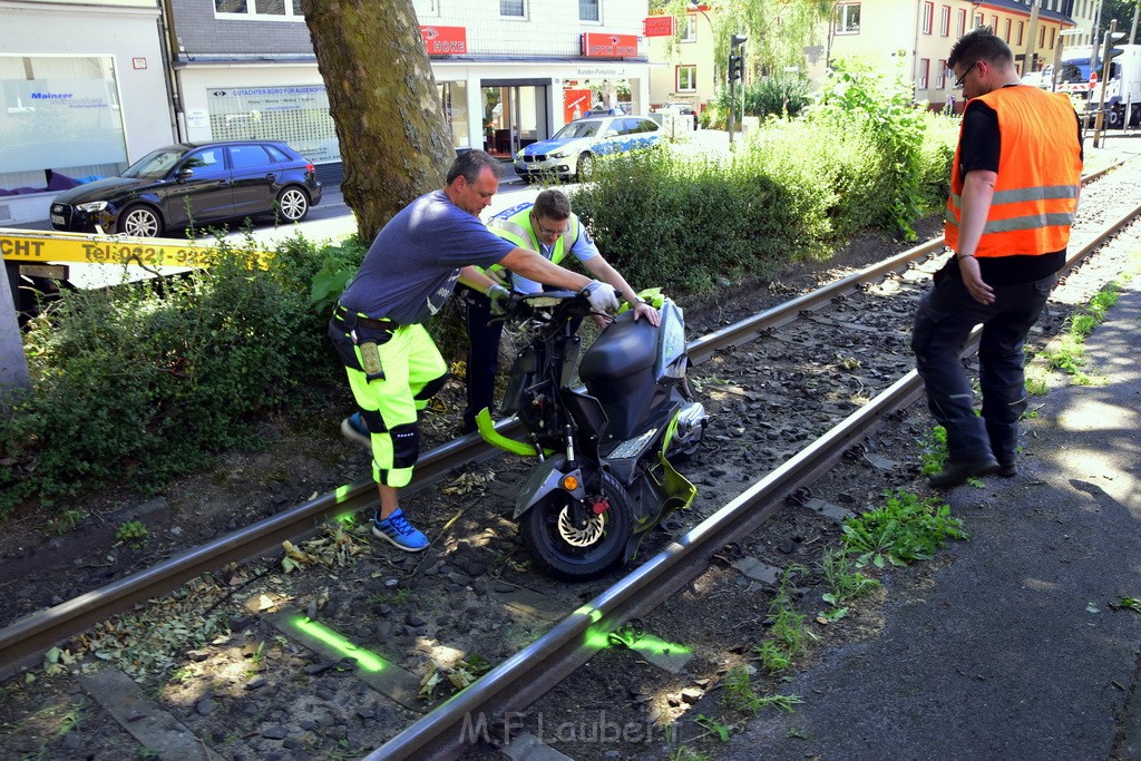 VU Roller KVB Bahn Koeln Luxemburgerstr Neuenhoefer Allee P137.JPG - Miklos Laubert